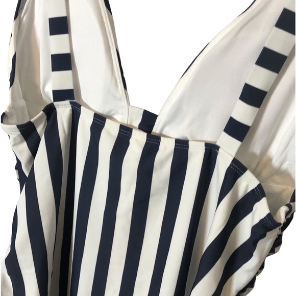 Swimsuit - Picture 7 of 9